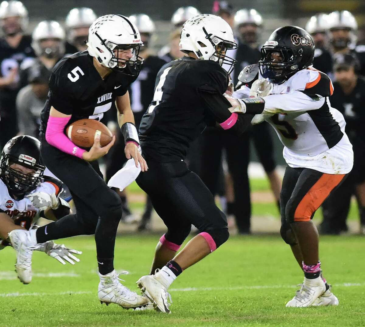 Shelton snaps losing streak, holds off Xavier