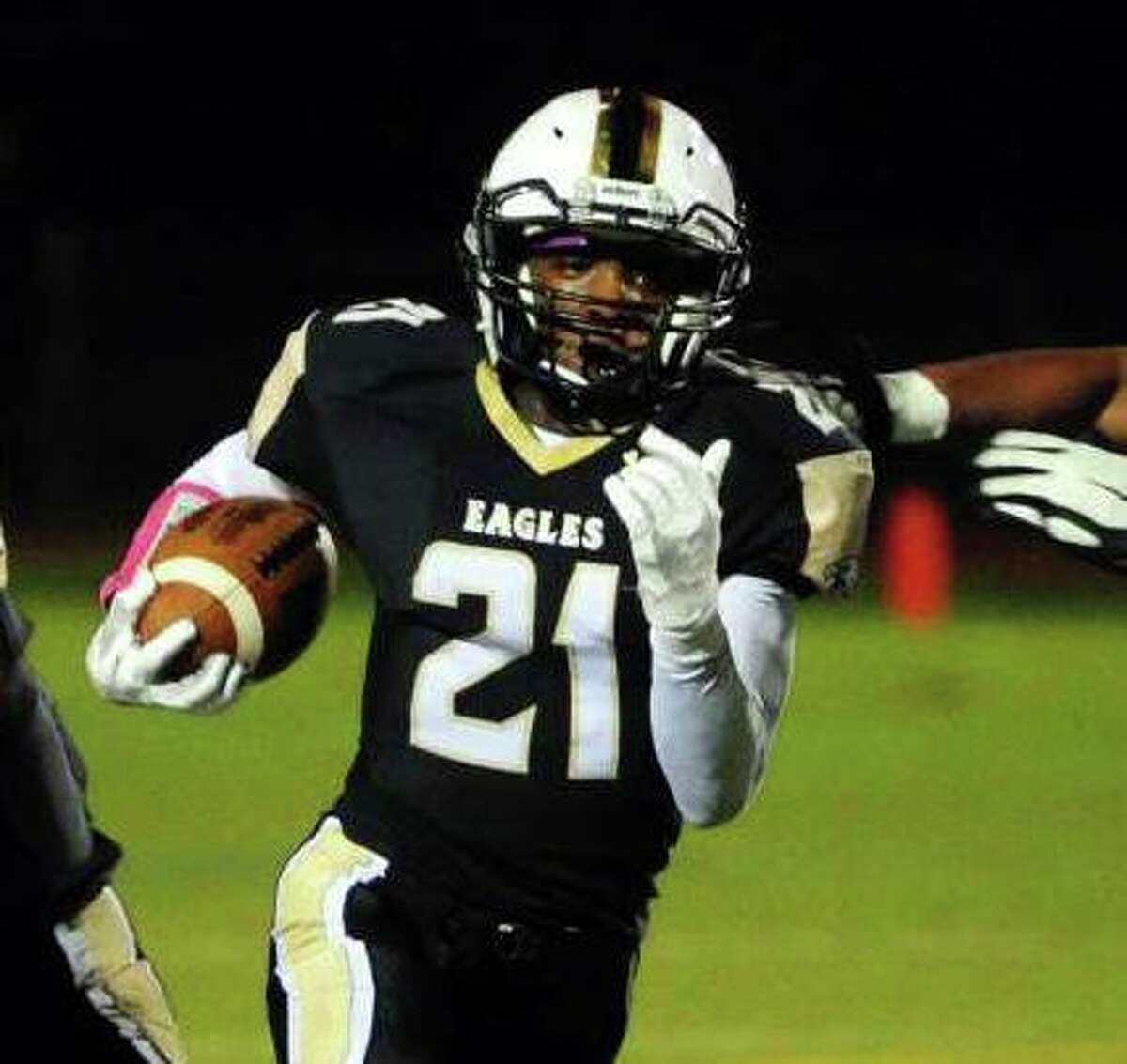 Mileeq Green finds space to run on Friday night.