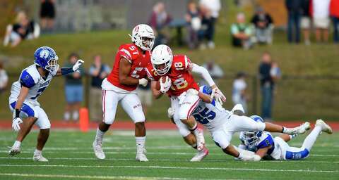 With A Spike On 4th Down No 4 Darien Holds On To Beat No 3