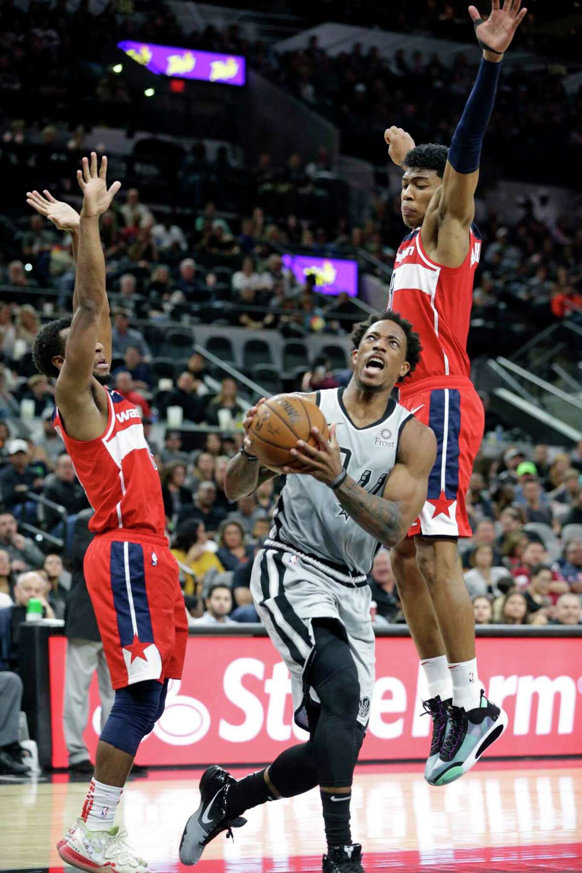 DeRozan, Spurs outlast Wizards, former teammate Bertans