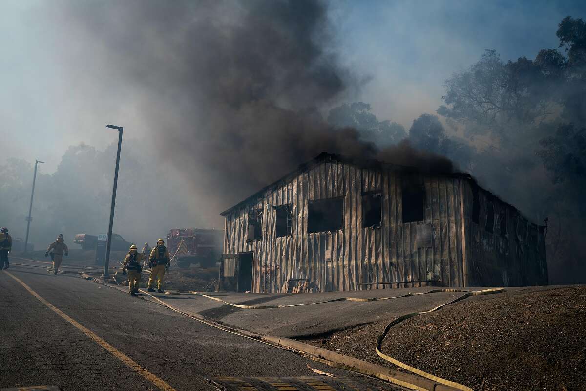 Twin fires cause evacuations in Vallejo, Crockett, closing part of I80