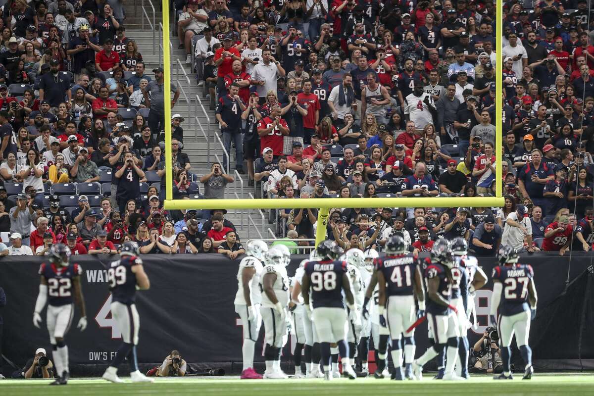 Houston, Texas, USA. 27th Oct, 2019. Houston Texans linebacker Brennan  Scarlett (57) lines uip on the line of scrimmage during the NFL regular  season game between the Houston Texans and the Oakland