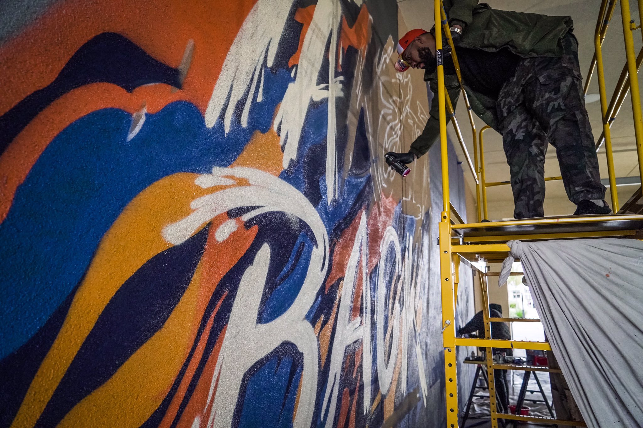 LEVELUP: Local artist celebrates Astros' 2022 postseason with mural