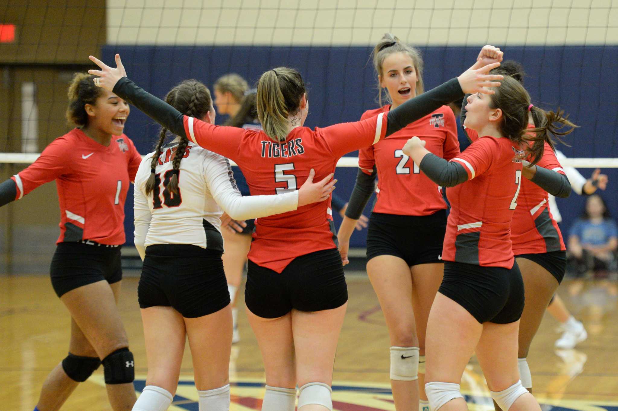 Travis sweeps Kempner as teams prep for district volleyball