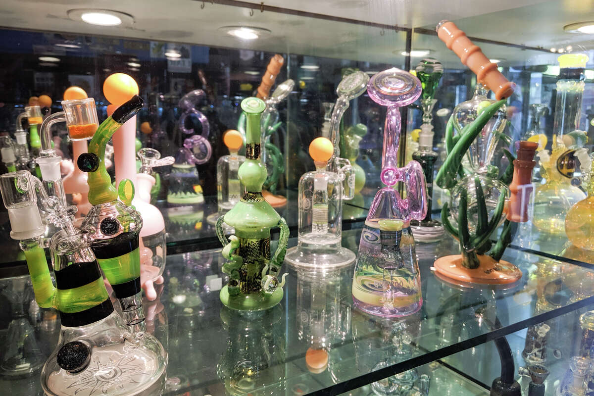 From green to red How SF's oldest smoke shop is hurting from the vaping ban