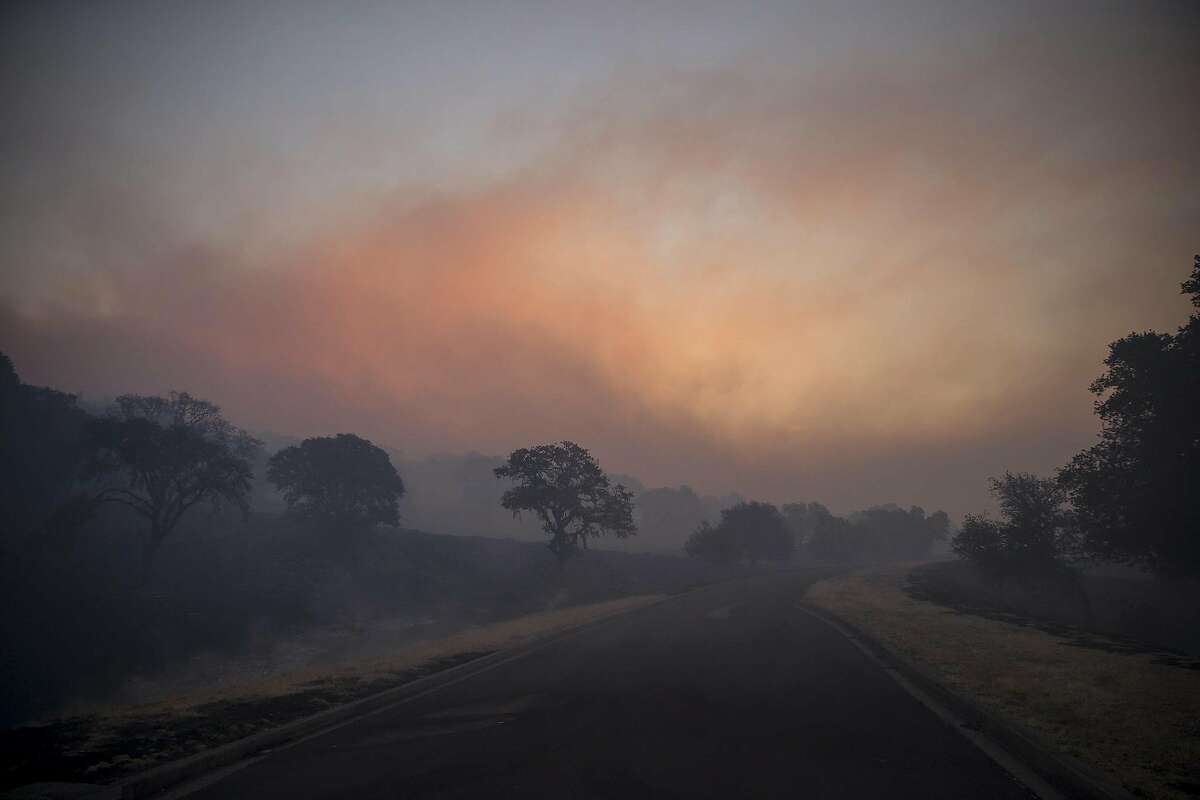 Smoke from the Kincade fire lingers in Windsor, Calif. Oct. 28, 2019. The Kincade fire in Sonoma County north of San Francisco, nearly doubled in size in 24 hours and was just 5 percent contained on Oct. 28, prompting volunteers downwind in the Bay Area to scramble to hand out masks and check on homeless residents. (Eric Thayer/The New York Times)
