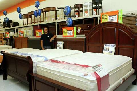 Big Lots Sees Opening In Closeouts Connecticut Post