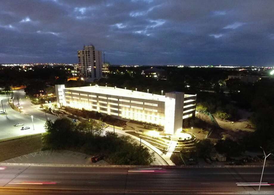 San Antonio Zoo S Parking Garage With More Than 600 Spaces Now