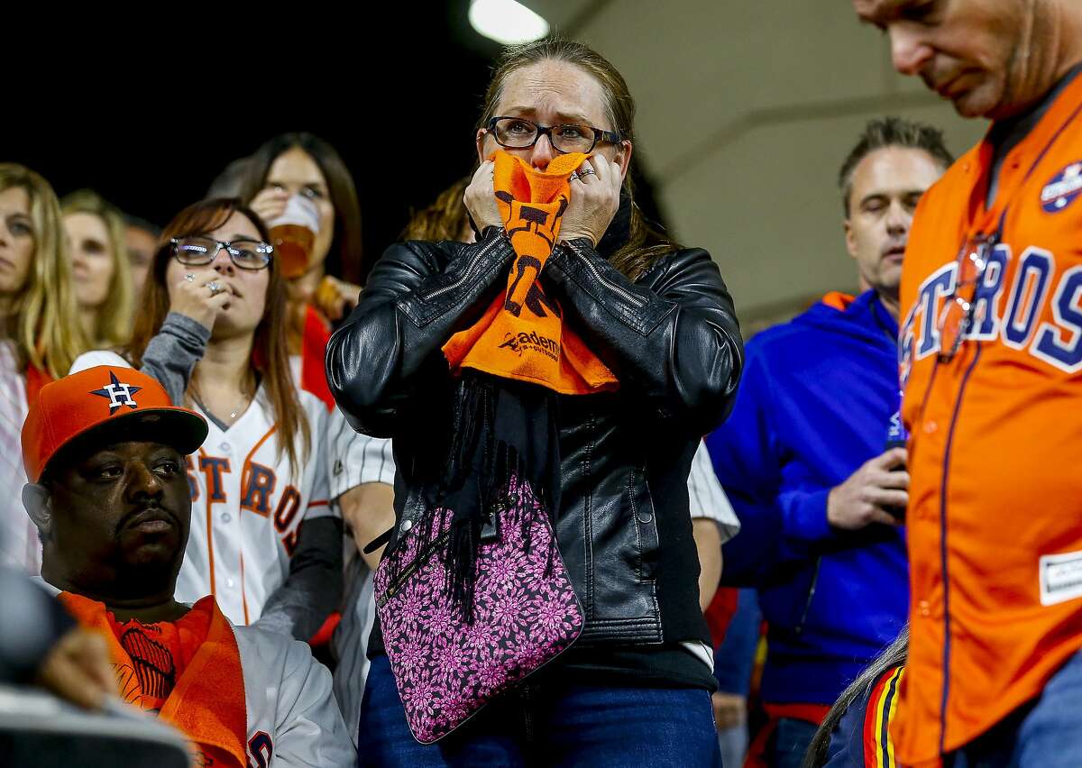 Astros fan acts super suspiciously when caught on camera in viral video