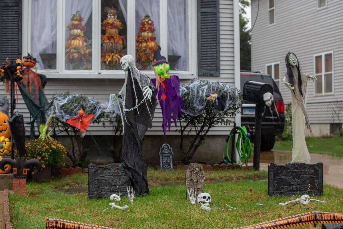 Halloween decorations in CT 2019