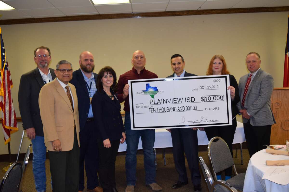 Plainview ISD accepted a $10,000 check from the Plainview/Hale County Economic Development Corporation during the EDC’s quarterly board meeting on Tuesday.