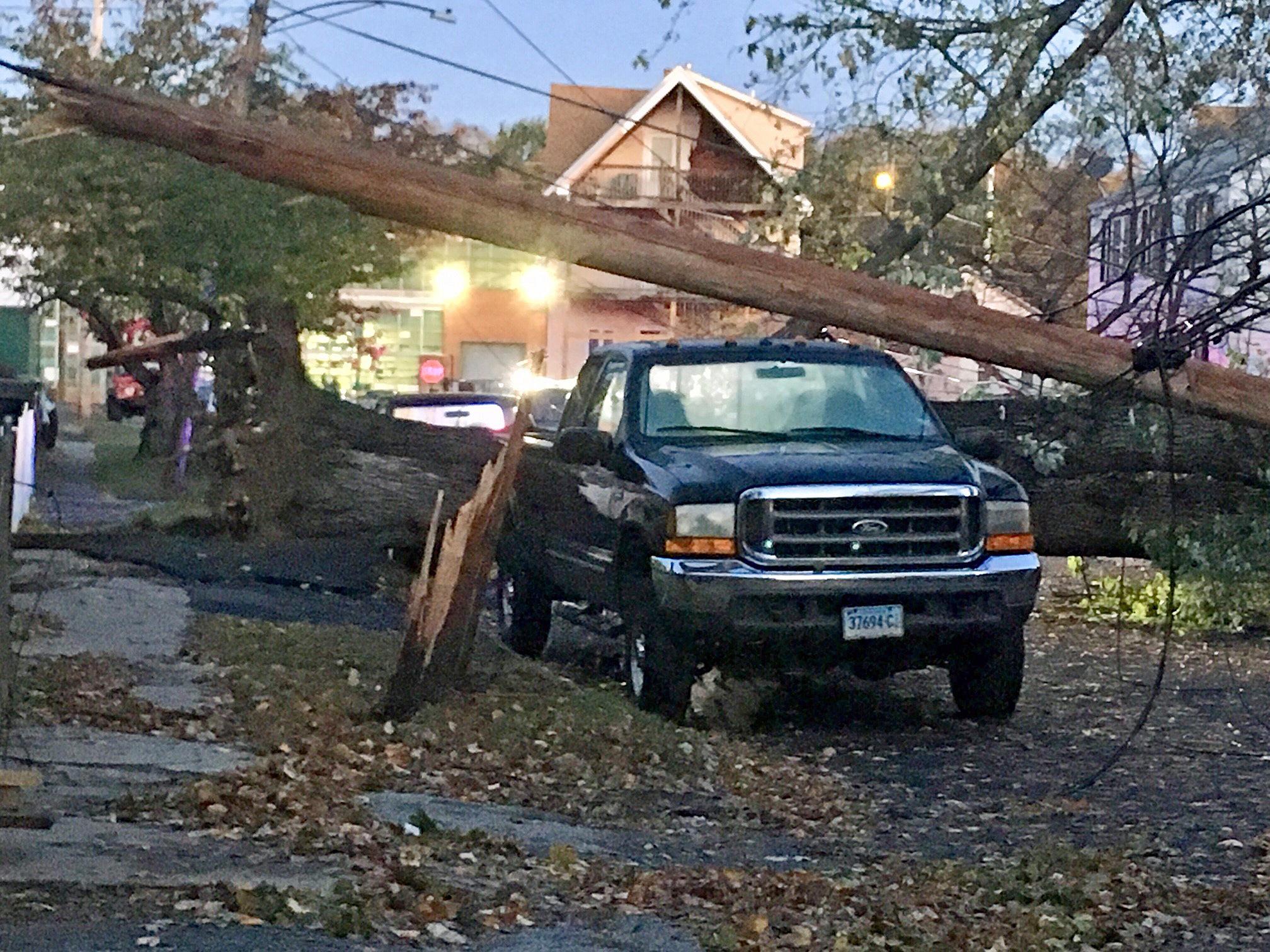 Strong winds, downed trees leave thousands without power - Connecticut Post