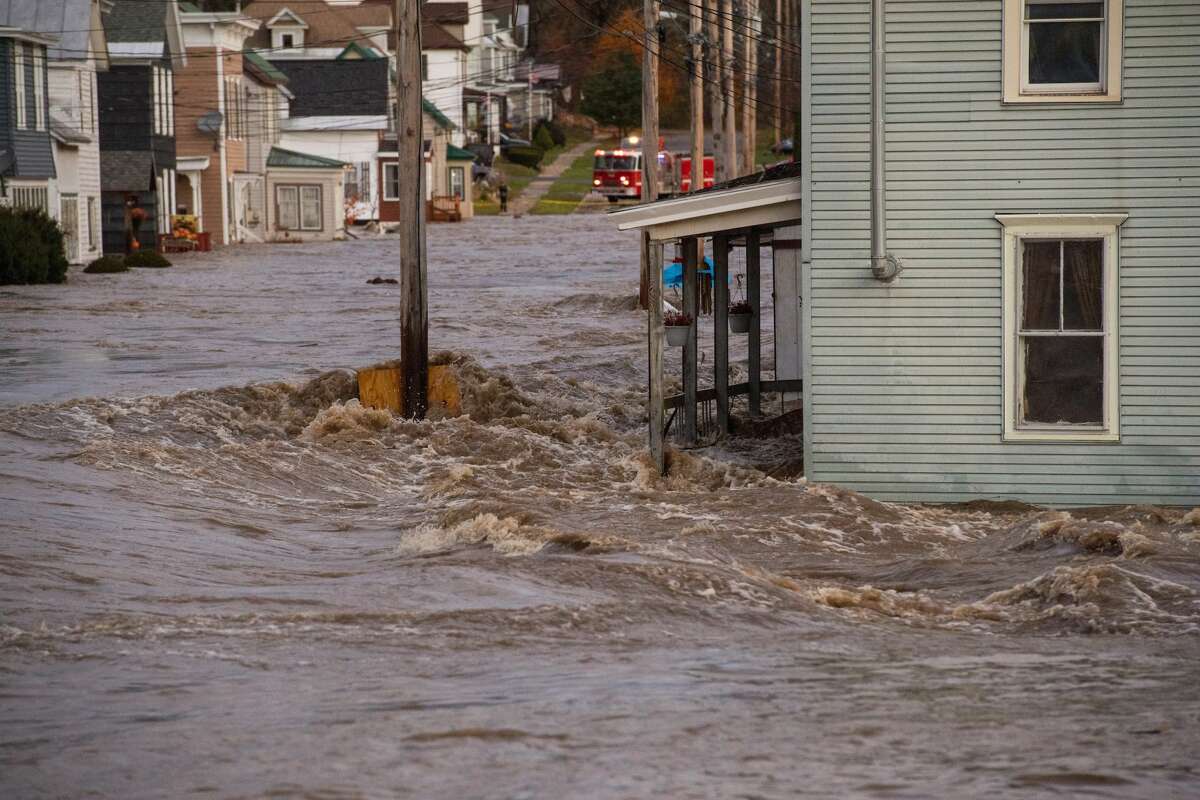 Cuomo declares emergency as state confronts deadly storm