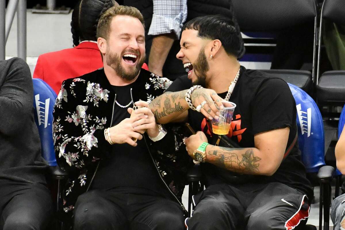 LOS ANGELES, CALIFORNIA - OCTOBER 31: RD Whittington (L) and Anuel AA attend a basketball game between the Los Angeles Clippers and the San Antonio Spurs at Staples Center on October 31, 2019 in Los Angeles, California. (Photo by Allen Berezovsky/Getty Images)