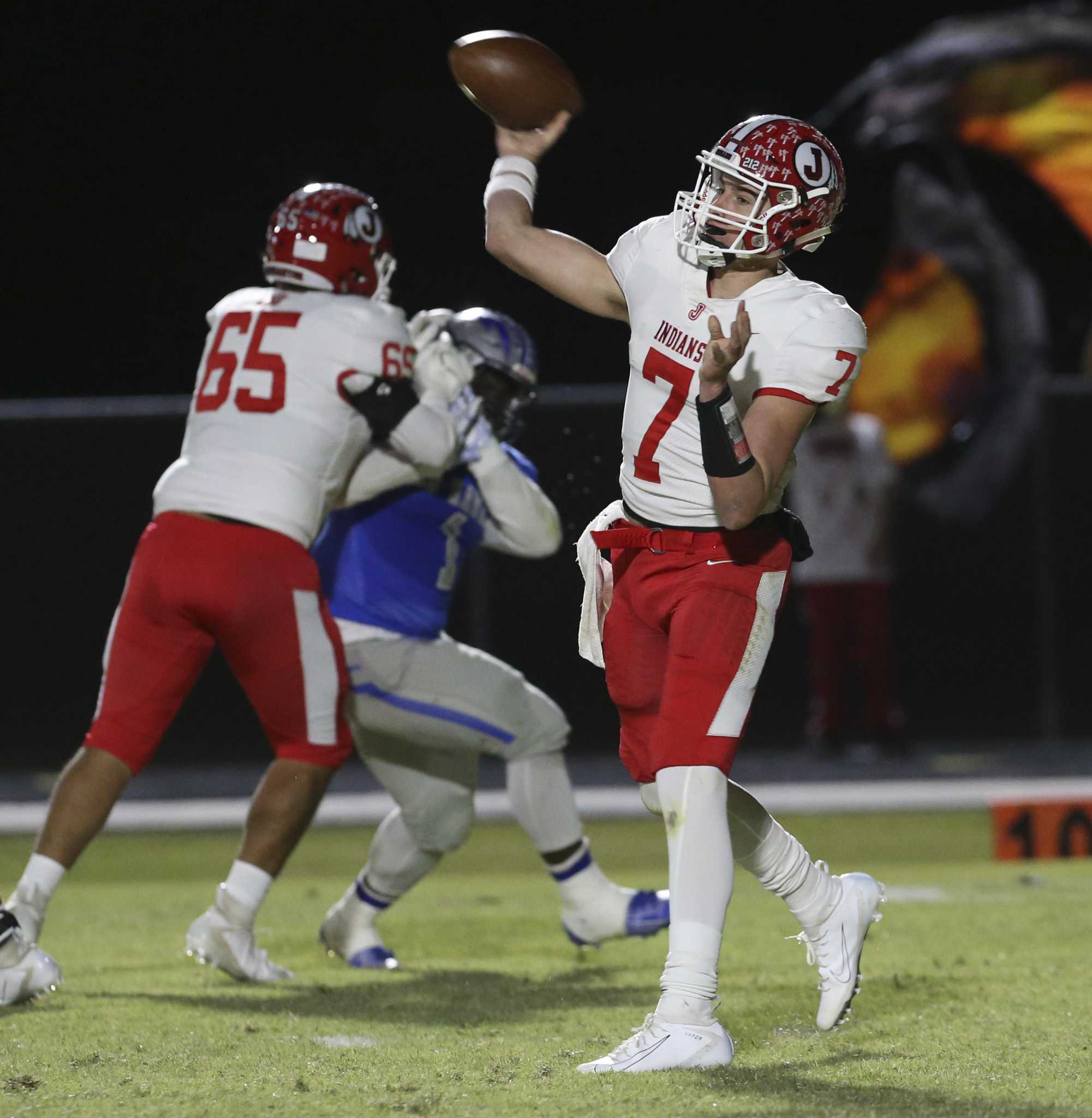 Jourdanton QB shines with direction from father