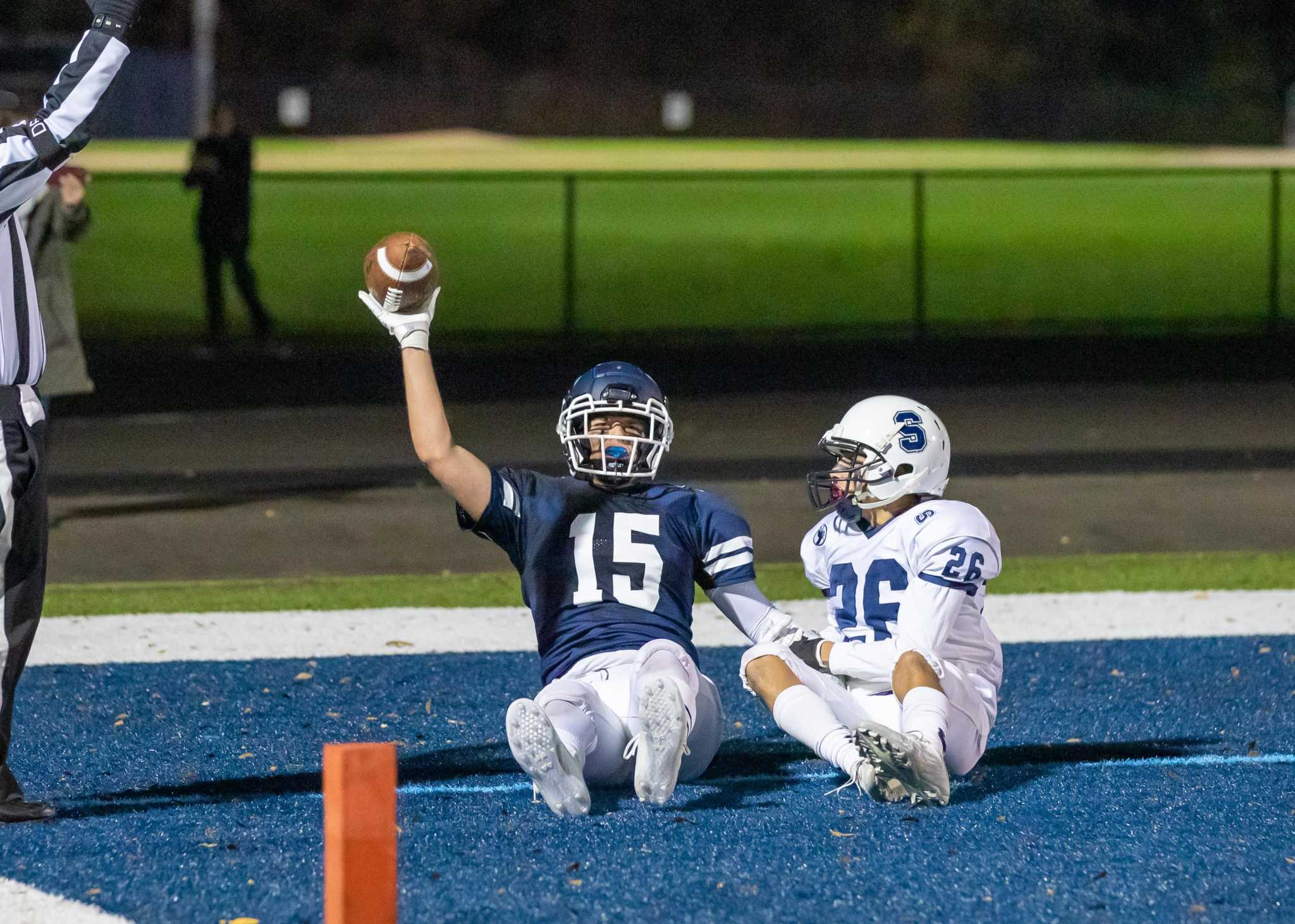 Wilton scores 28 unanswered points to defeat Staples