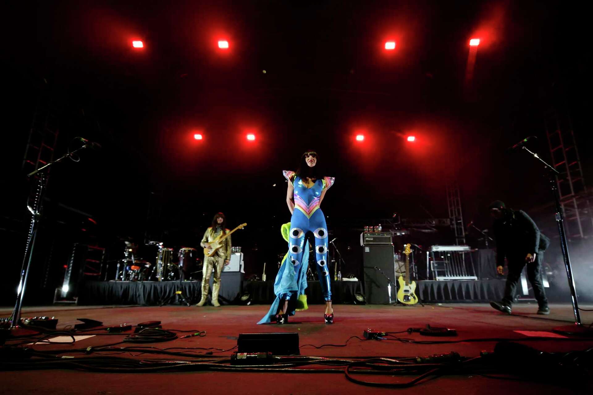 Khruangbin and surprise guest Leon Bridges dazzle at White