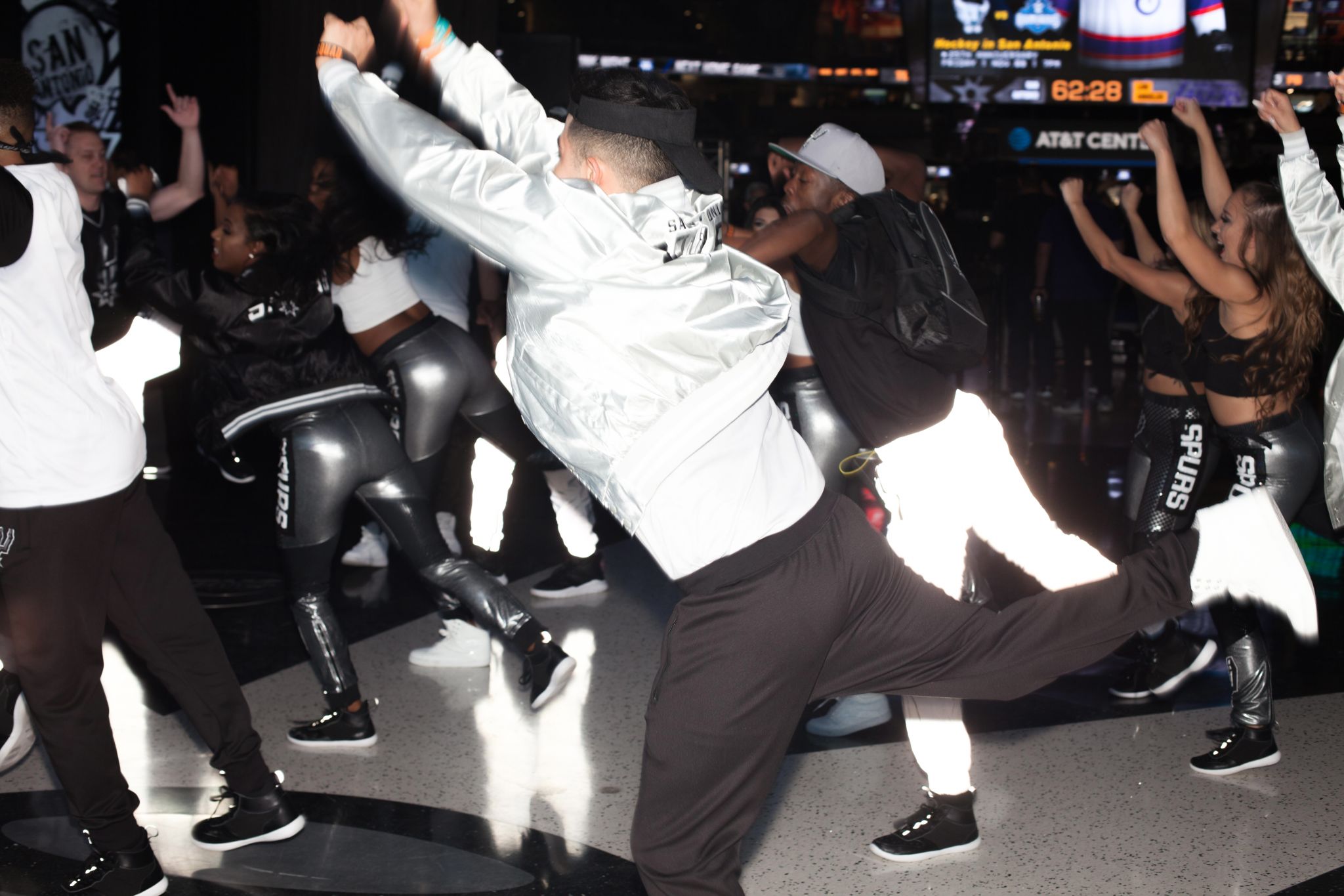 Snoop Dogg gets a Spurs jersey and shows San Antonio some love