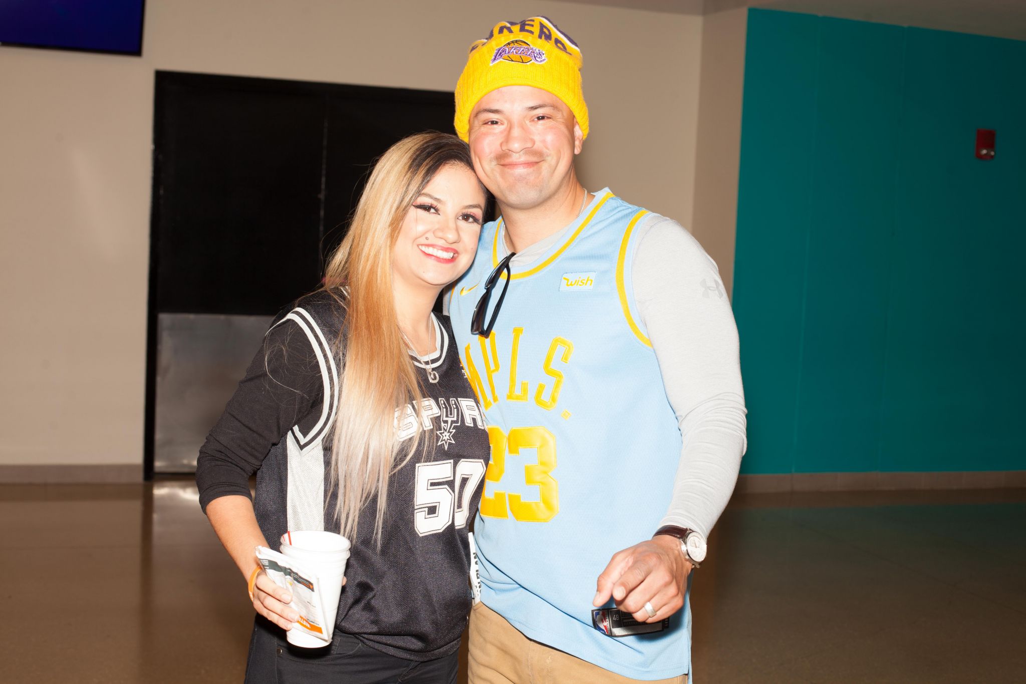 Snoop Dogg gets a Spurs jersey and shows San Antonio some love