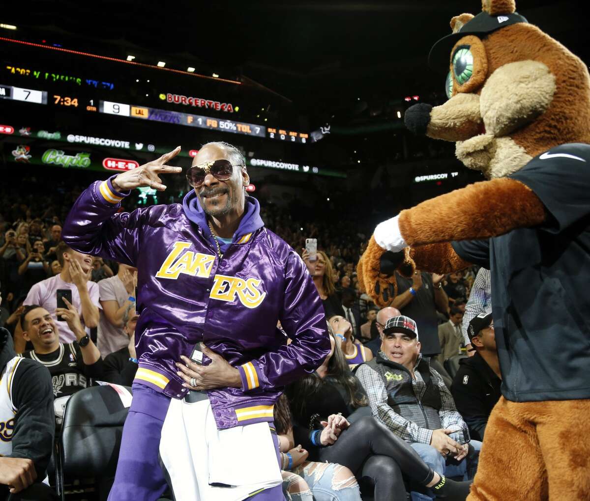 SAN ANTONIO,TX - NOVEMBER 03: Snoop Dogg reacts after being given a spurs t-shirt by San Antonio Spurs Coyote at AT&T Center on November 03, 2019 in San Antonio, Texas. NOTE TO USER: User expressly acknowledges and agrees that , by downloading and or using this photograph, User is consenting to the terms and conditions of the Getty Images License Agreement. (Photo by Ronald Cortes/Getty Images)