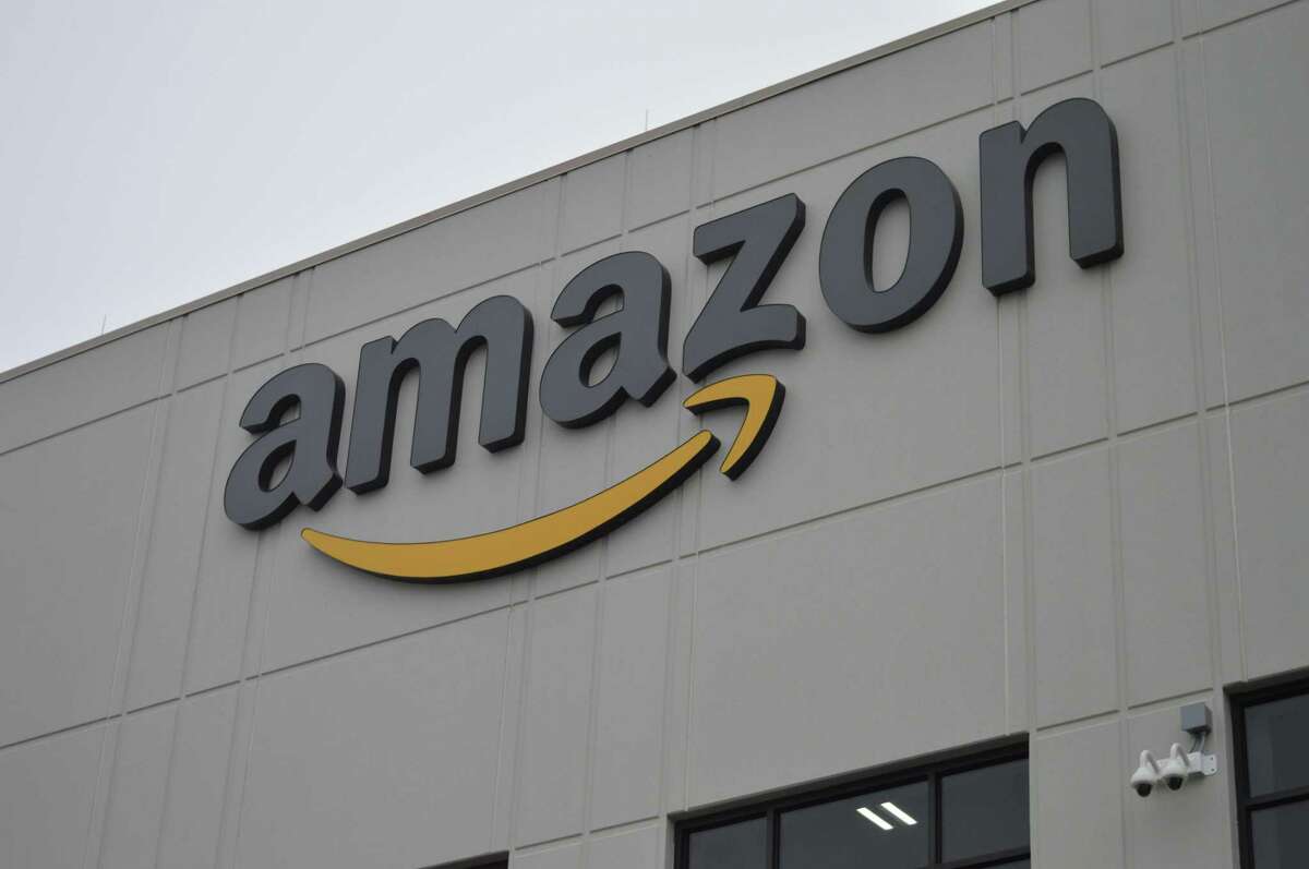 Amazon  Pay: $15 an hour or more Job duties: From Warehouse team members to shoppers, Amazon is hiring for a number of positions throughout Connecticut. Hiring in: Most CT locations Apply here