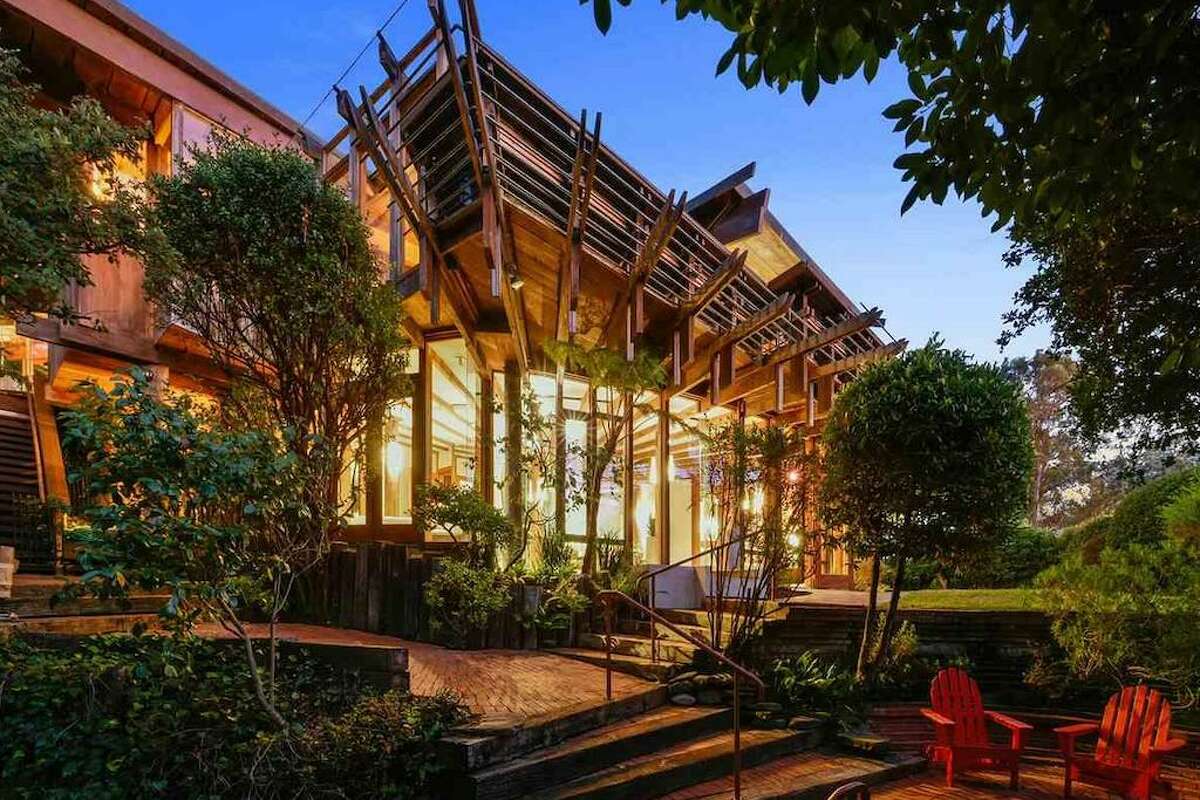 Designed by Frank Lloyd Wright protégé, Daniel Liebermann, this Berkeley Hills home is for sale for $2.8M.