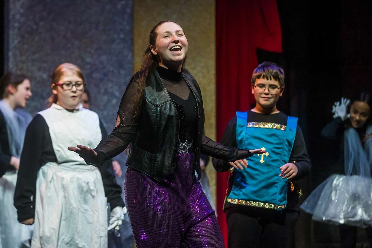 Gretchen Shope in the role of Rowdy acts out a scene during a dress rehearsal for Center Stage Theatre's production of "Snow White Musicapalooza" Monday, Nov. 4, 2019 at Midland Center for the Arts. (Katy Kildee/kkildee@mdn.net)