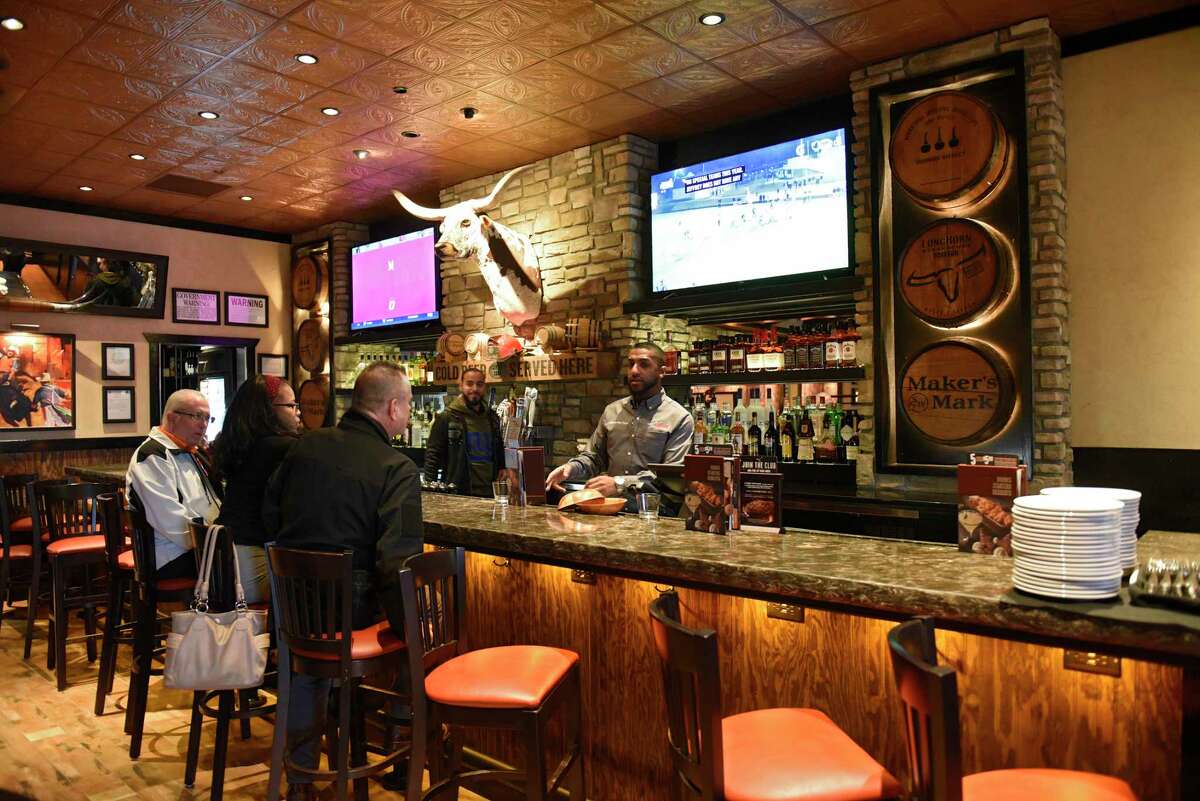 Photos LongHorn Steakhouse opens on Wolf Road