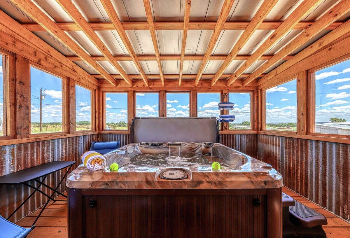 Cabin With Hot Tub Airbnb Near Lake - Image to u