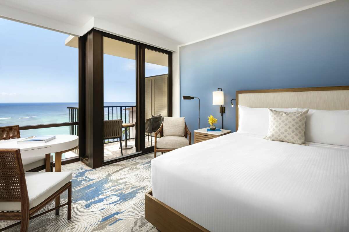 The Halepuna Waikiki by Halekulani offers big bright rooms with ocean views