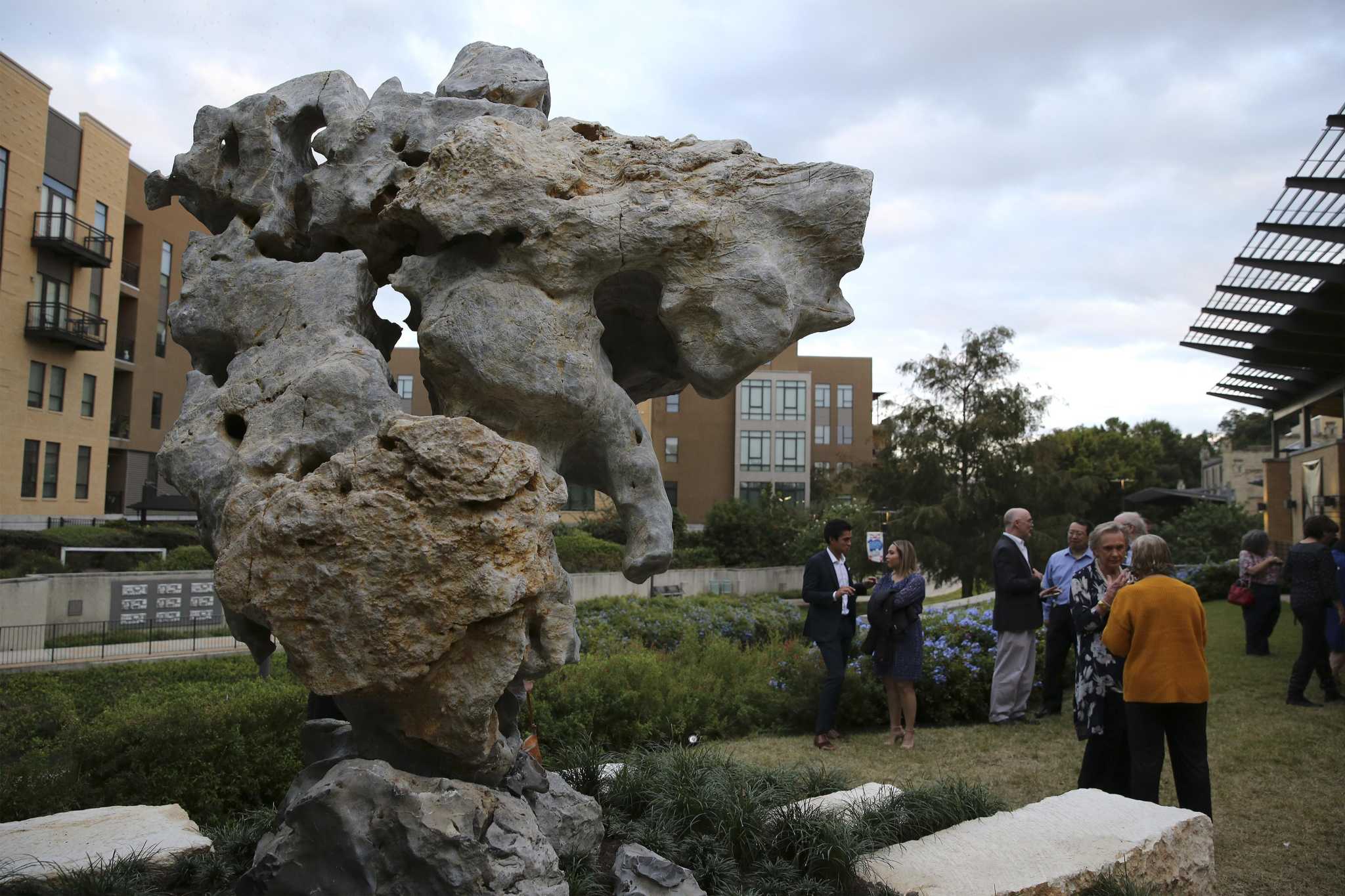 San Antonio Museum Of Art Adds 6 5 Ton Taihu Rock To Grounds