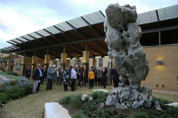 San Antonio Museum Of Art Adds 6 5 Ton Taihu Rock To Grounds