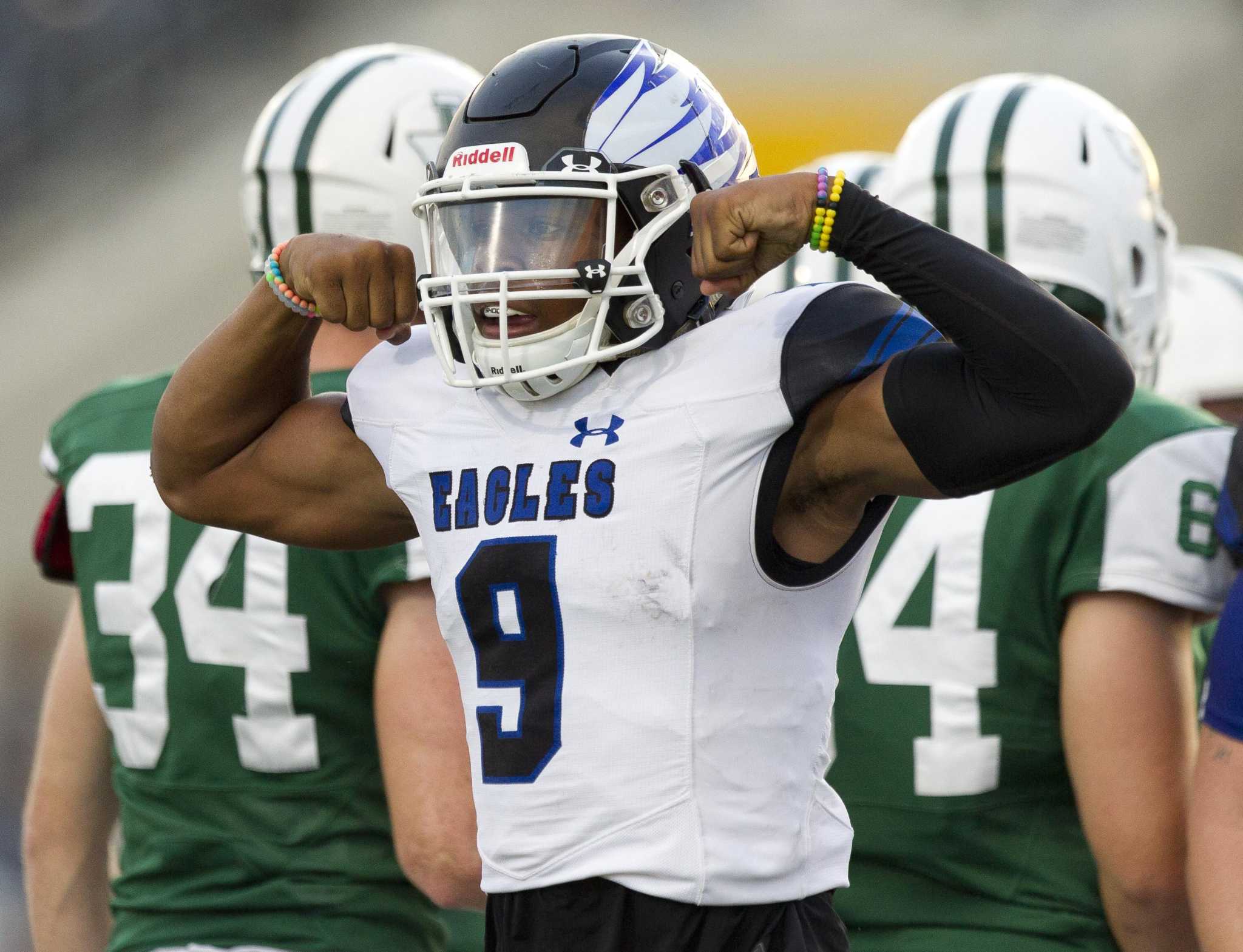 Football New Caney Qb Childress Is The Courier S Player Of The