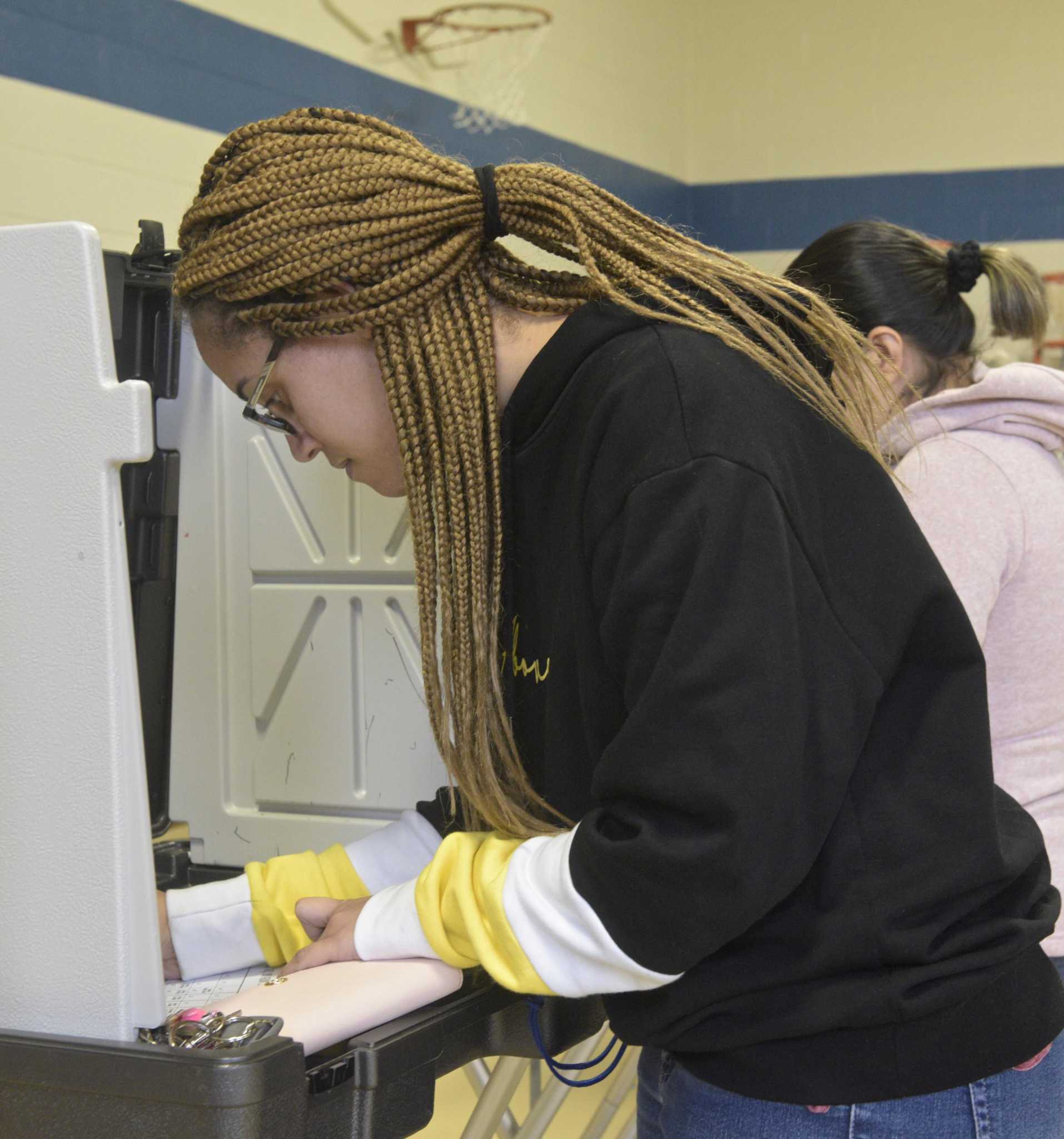 Official numbers roll in for Danbury area elections