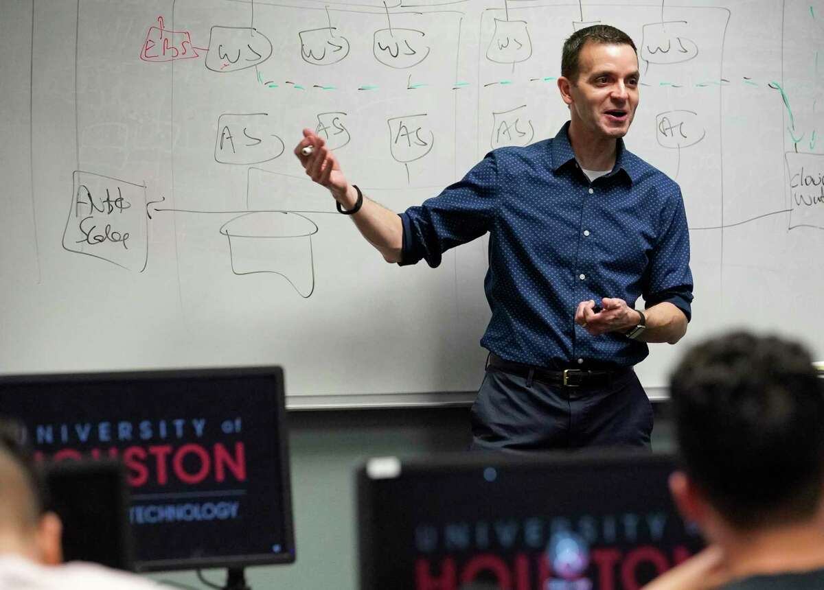 Texas Schools Amazon Team Up To Prepare Students For Cloud Computing Jobs