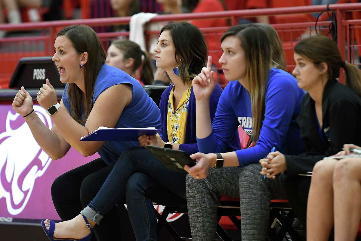 Volleyball playoffs: Friendswood overcomes slow start to oust Foster