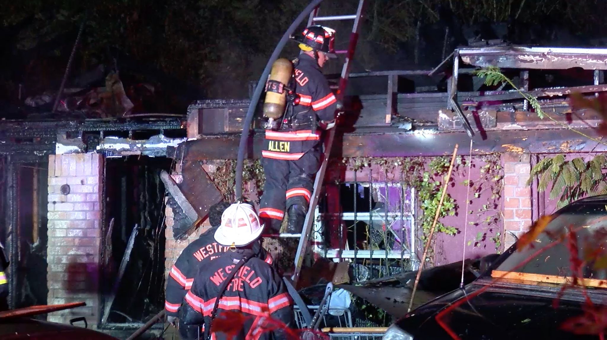 Family loses home, firefighter hurt in Aldine house fire
