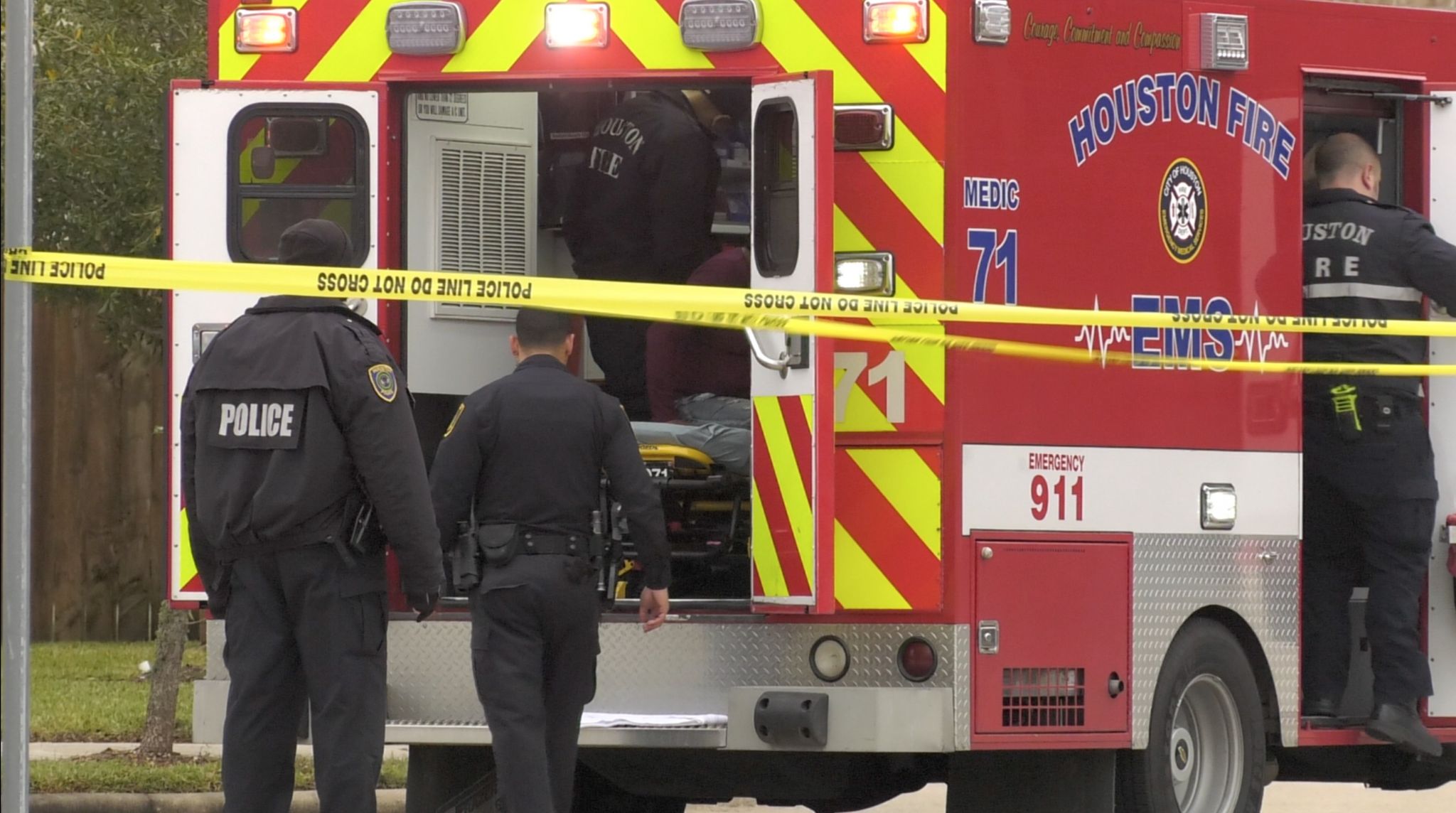 Man shot, woman detained in south Houston neighborhood - mySA