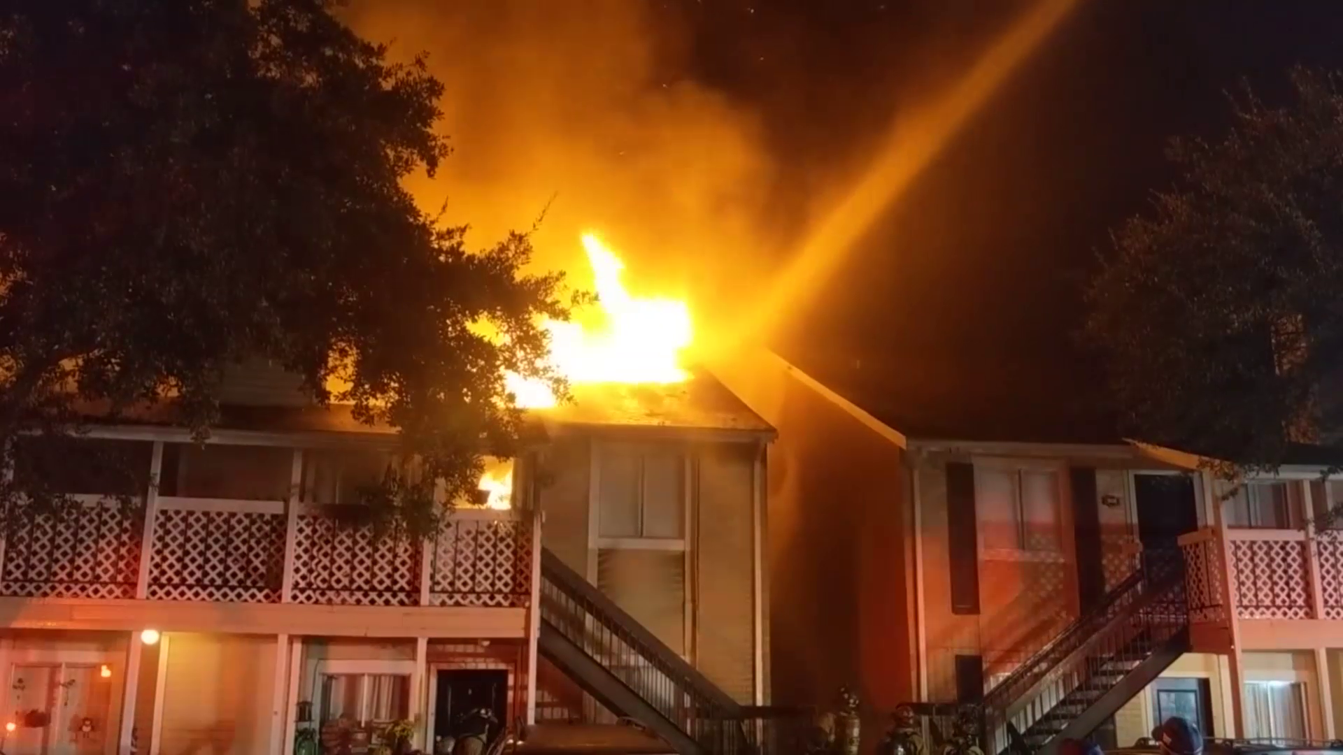 24 residents displaced in north Harris County apartment fire