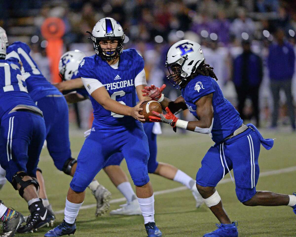 Quon Marion (5) of Episcopal takes a handoff from Nick Mayberry (6) of Episcopal during the first quarter of a high school football game between the Kinkaid Falcons and the Episcopal Knights on Saturday, November 9, 2019 at Butler Stadium, Houston, TX.