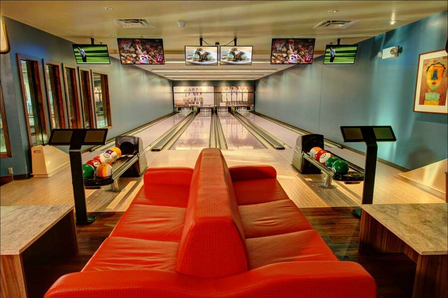 Pinstripes bowling bistro — with 1 offpeak rate — plans December