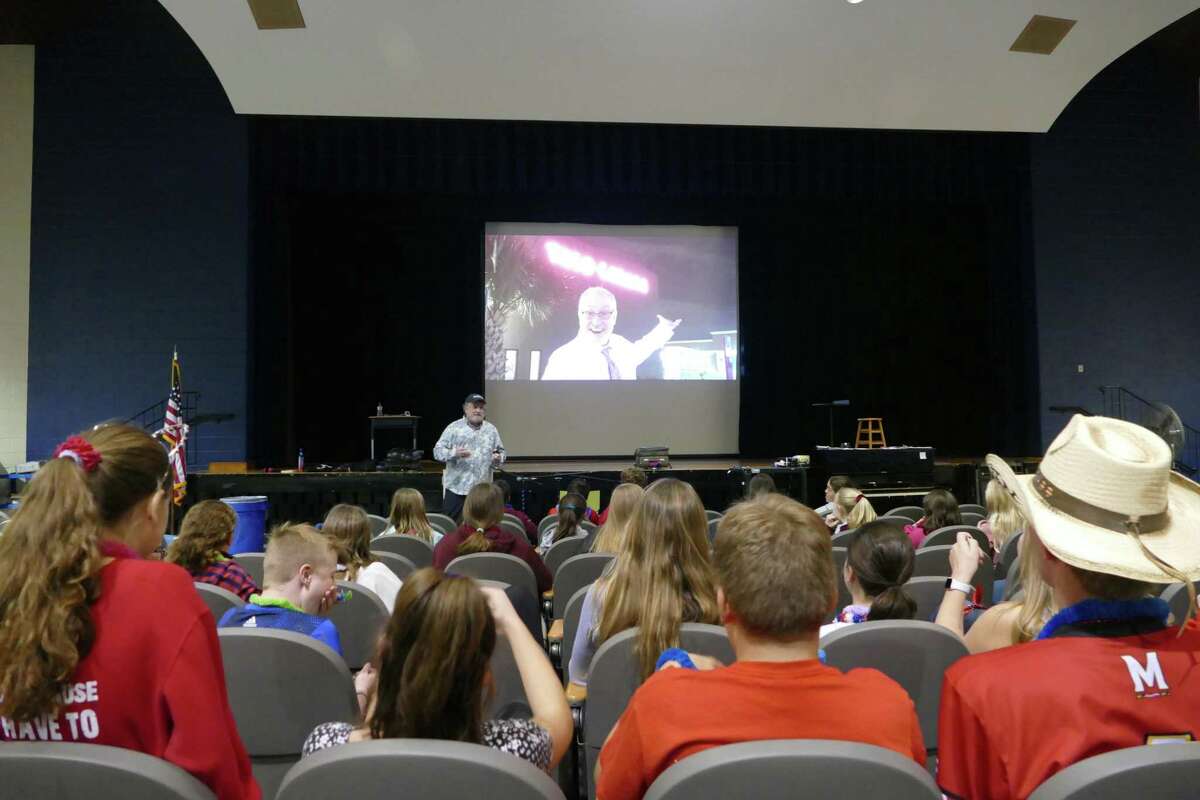 Comedian and motivational speaker Kevin Wanzer addresses students at Middleobrook School.