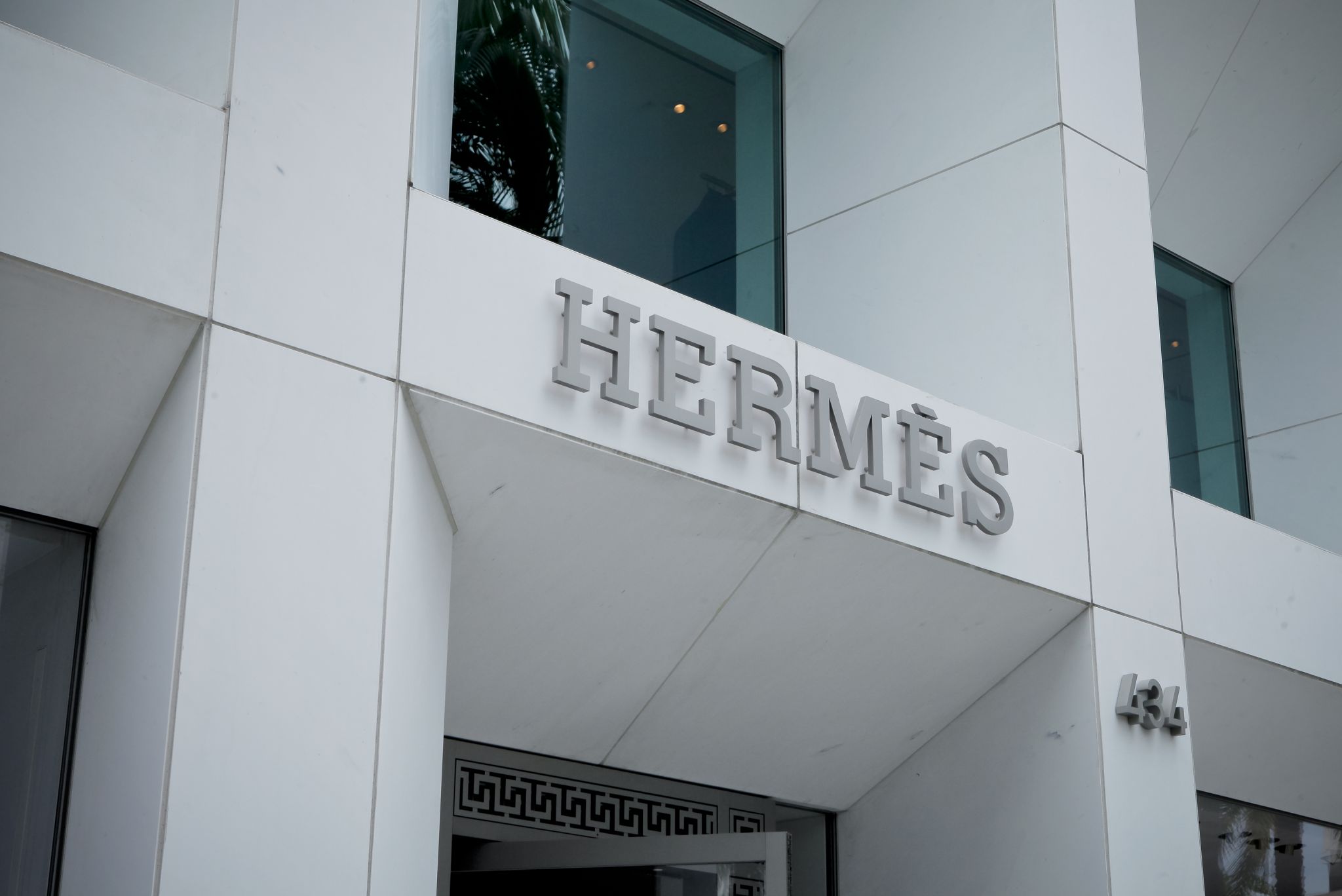 A $30,000 handbag. A disastrous wine spill. And now, a country club is suing its own waiter.