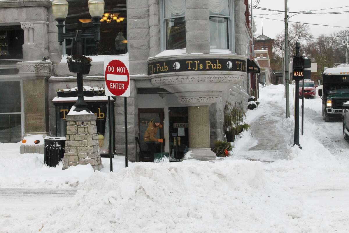 Snowstorm blasts northern Michigan communities