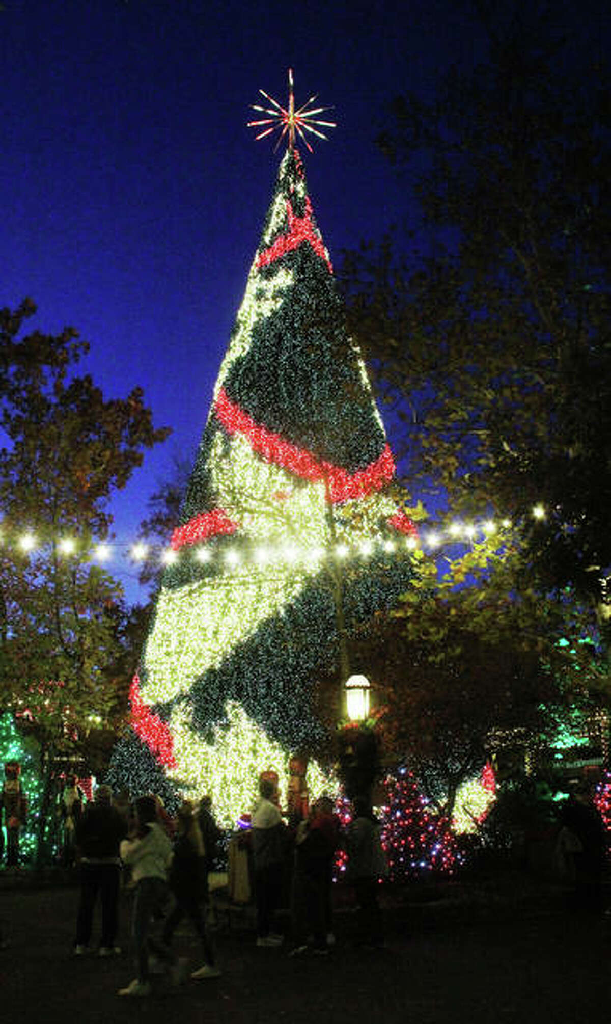 Silver Dollar City’s new 8-story, lighted tree highlights Christmas season