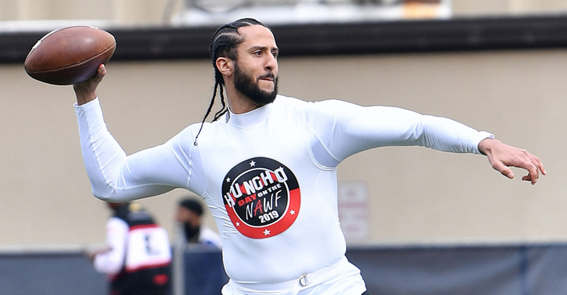 49ers QB Colin Kaepernick resumes throwing during practice