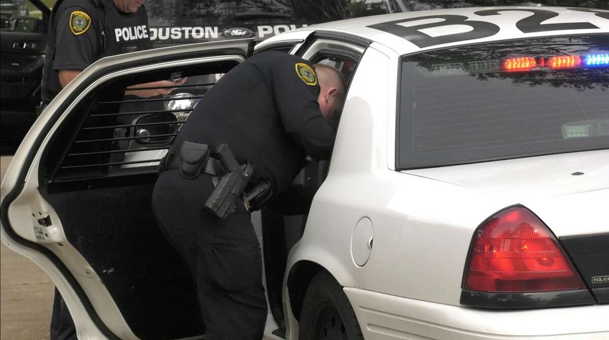 Man spotted with no seatbelt leads Houston police on lengthy, dramatic ...