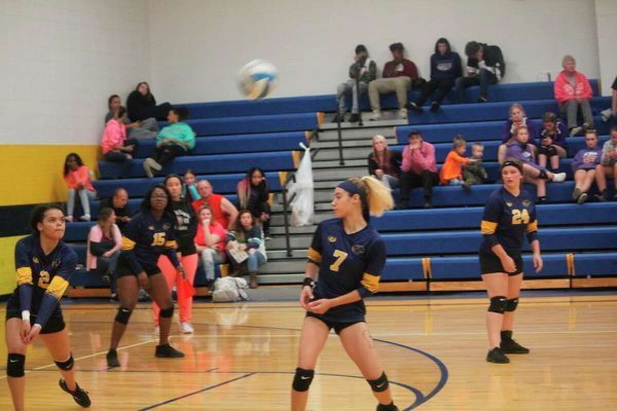 Baldwin's Jenna Johnson (far left) plays the ball during the regular season. (Star photo/John Raffel)