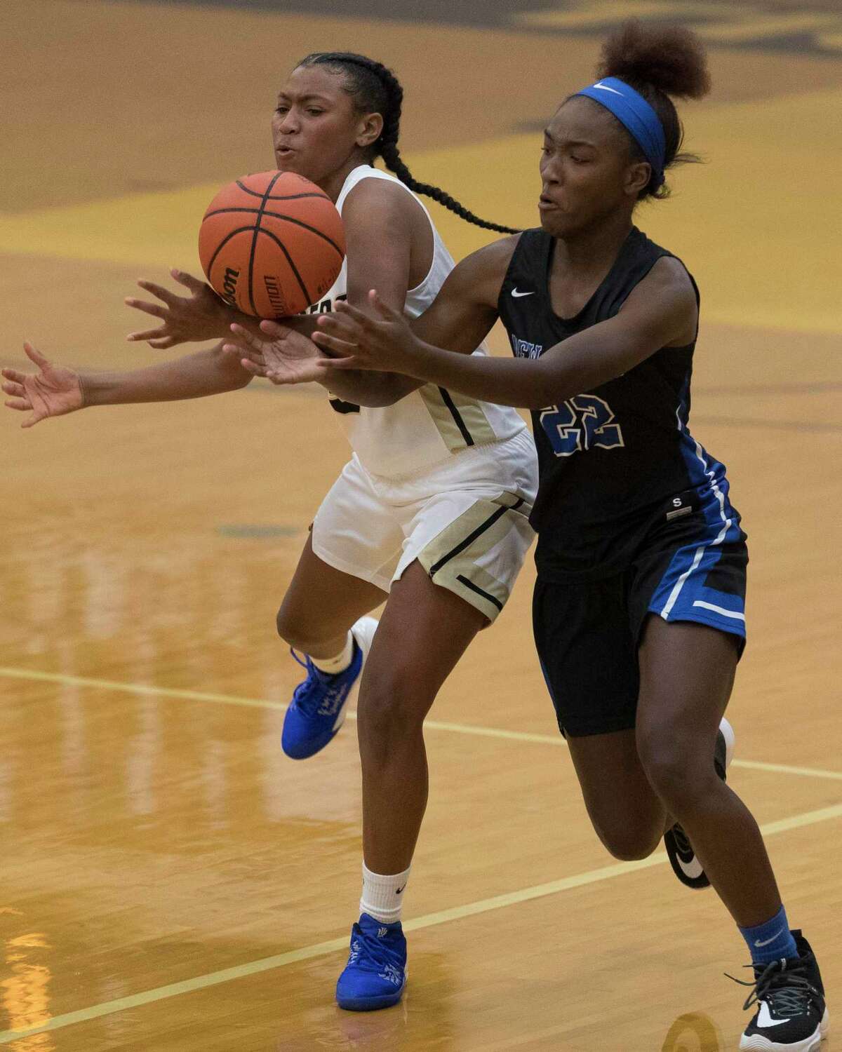 GIRLS HOOPS Conroe wins first round of Lady Tigers Classic in OT