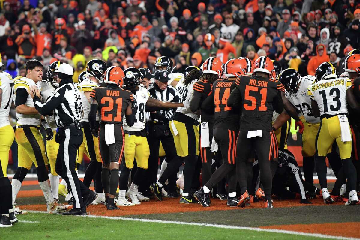 Helmet-swinging Incident Mars End Of Browns' Win Over Steelers